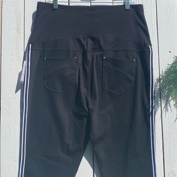 Women's Maternity Jeggings - Picture 8 of 14